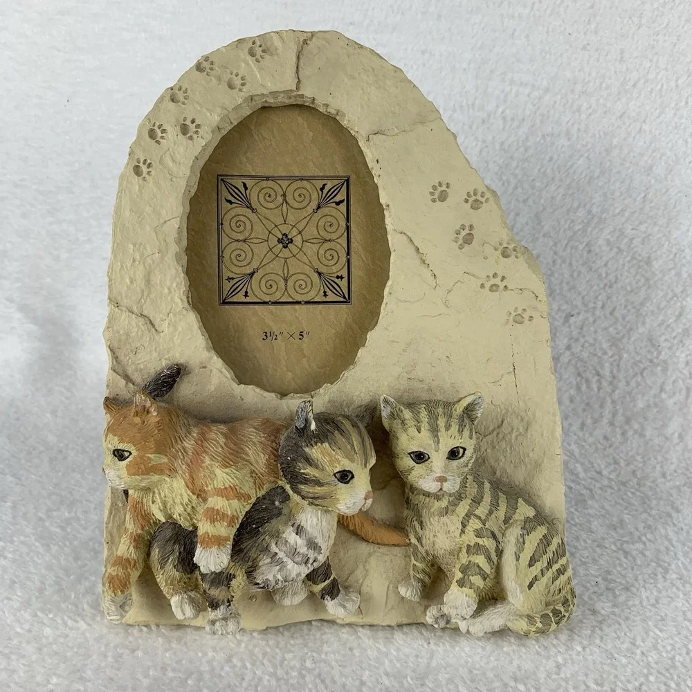 Cat Standing Picture Frame 3 Dimensional Resin 3.5 X 5 Oval Opening New Flaw